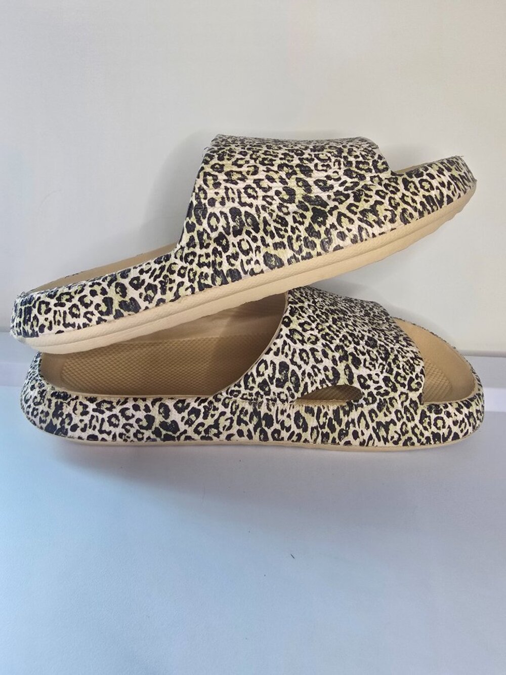 The Cloudies Coshion Slides - Leopard - Women's 8.5-9 - Picture 2 of 5